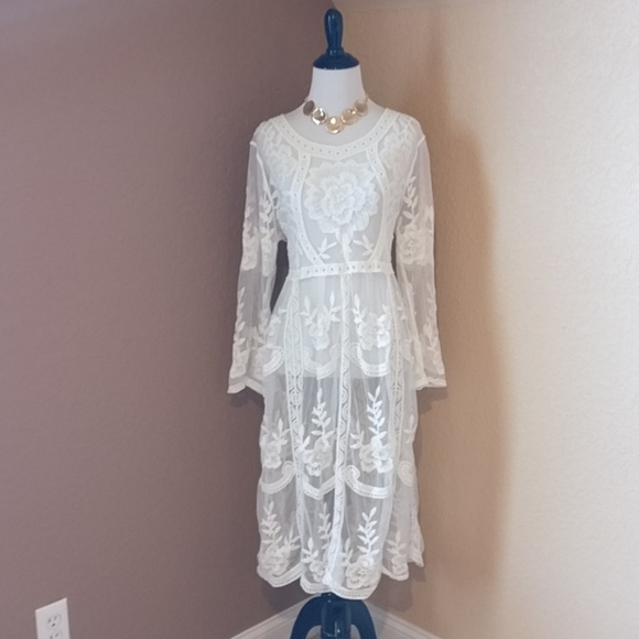 Beautiful Boho Lace Maternity Photoshoot Gown - Picture 3 of 7